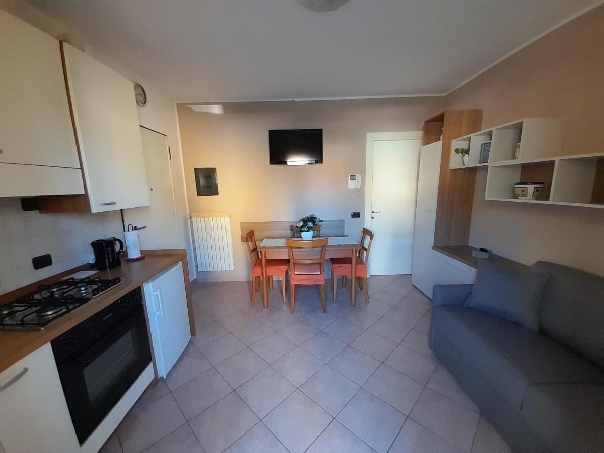 Marco Apartment - Holiday Apartment Luino Bagian luar foto