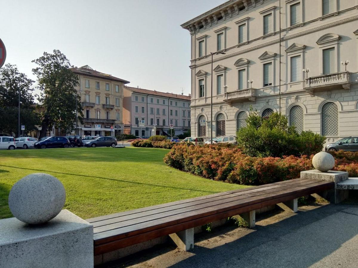 Marco Apartment - Holiday Apartment Luino Bagian luar foto