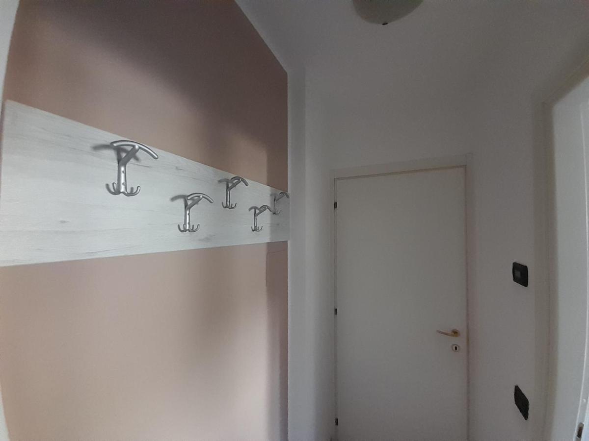 Marco Apartment - Holiday Apartment Luino Bagian luar foto