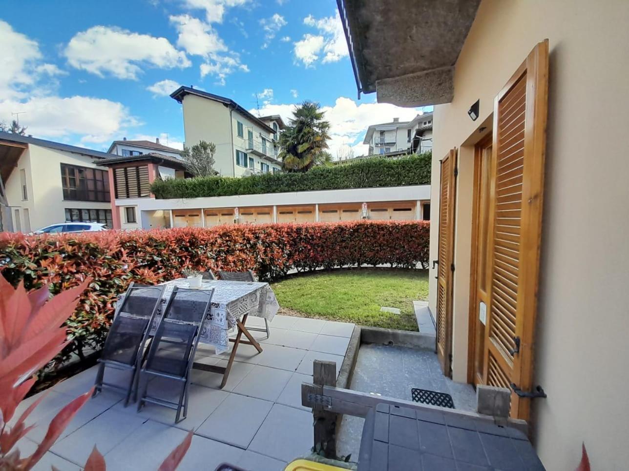 Marco Apartment - Holiday Apartment Luino Bagian luar foto