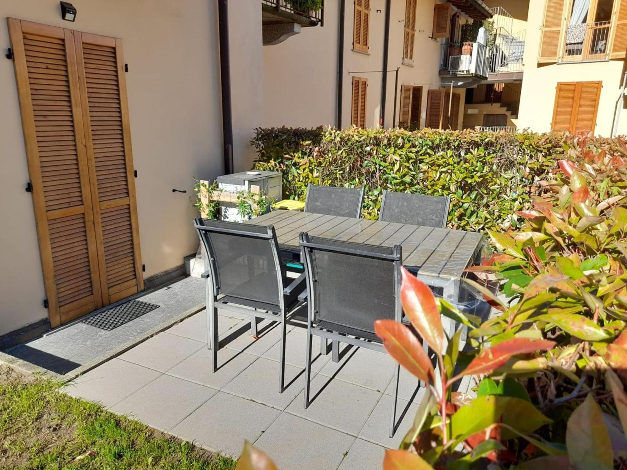 Marco Apartment - Holiday Apartment Luino Bagian luar foto