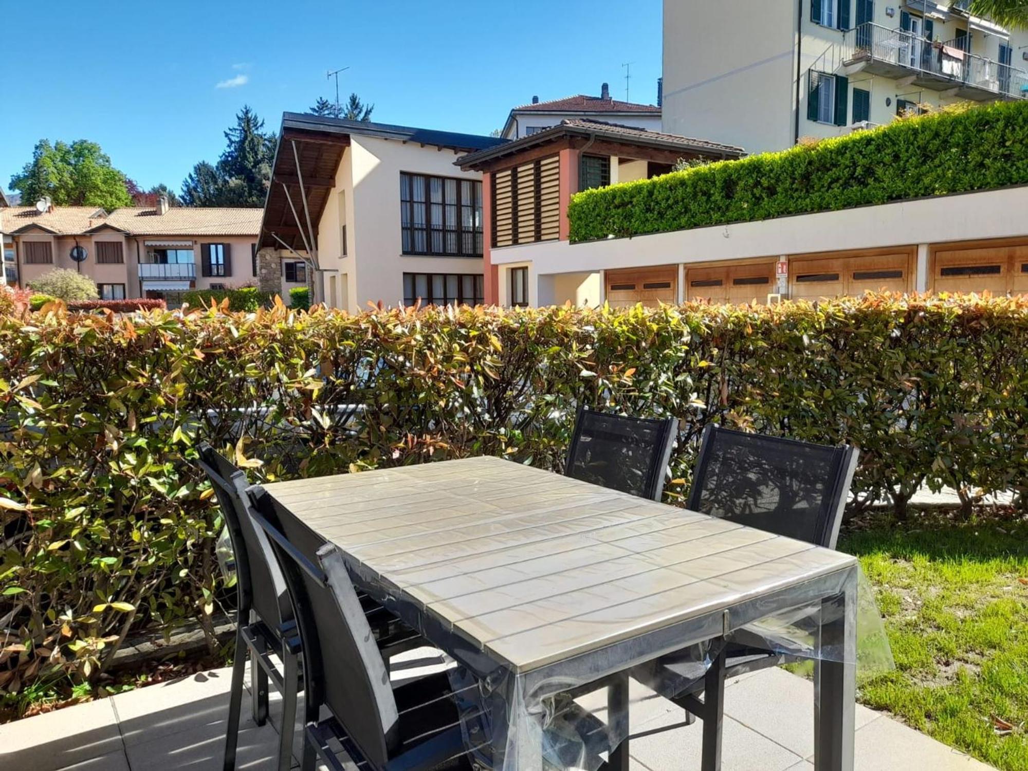 Marco Apartment - Holiday Apartment Luino Bagian luar foto