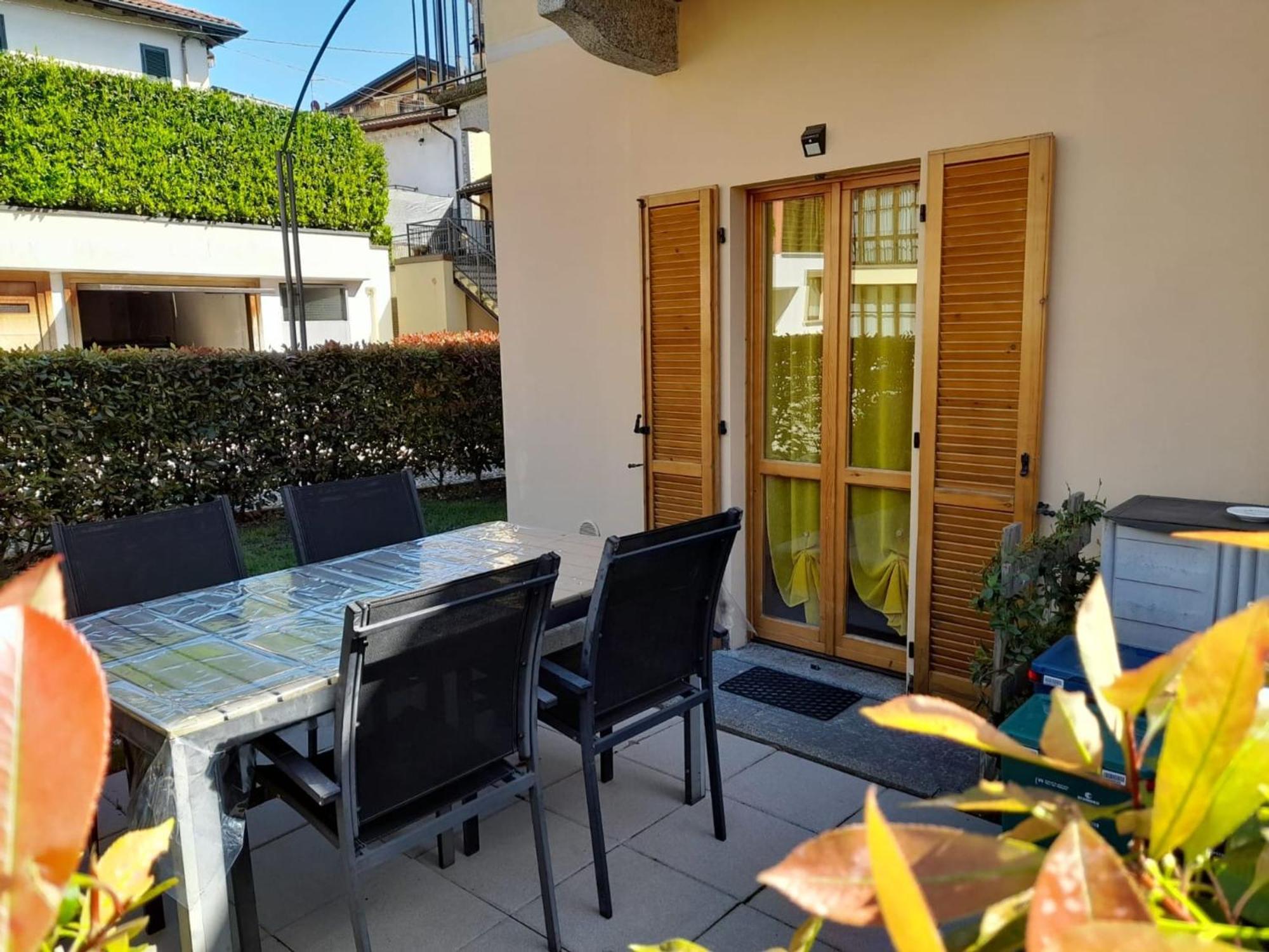 Marco Apartment - Holiday Apartment Luino Bagian luar foto